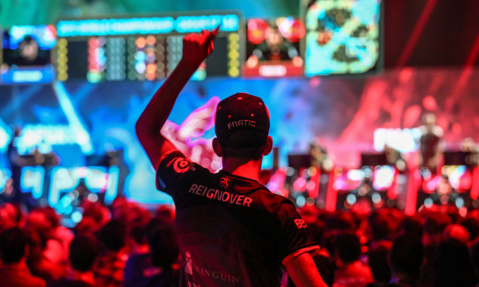 S15冠军皮肤奖金分配与选手英雄选择解析